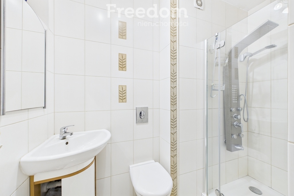 Elbląg FREEDOM NIERUCHOMOŚCISprzedam dom - Frombork, Elbląska. LokalizacjaDom usytuowany jest w cichej, spokojnej