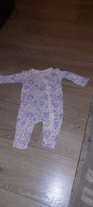 Elbląg Sprzedam rzeczy widoczne na zdjęciach.
Każda sztuka ubranek dziecięcych 5 zł. Mam tego duuuzo więcej. W razie