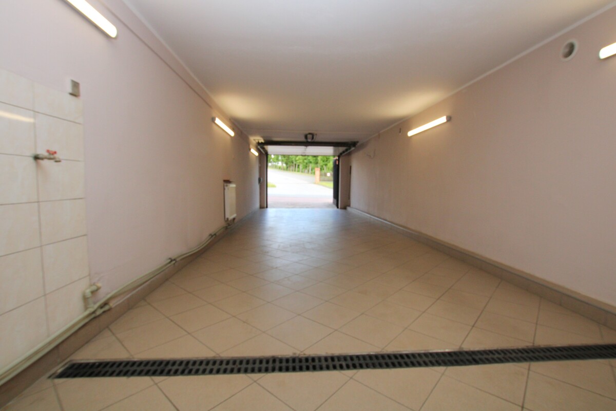 Elbląg NIERUCHOMOŚCI ANNA KRASZEWSKA Inwestycja w komfort i jakość: solidny wolnostojący dom z dużym garażem