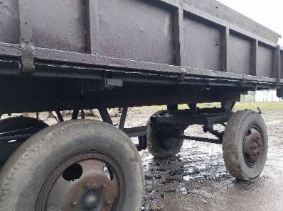 Elbląg Sprzedam:
1) talerzówka Kverneland 380 szer. , robocza, cena 2600 zł;
2) wał daszkowy szer 3m, średnica 60cm,