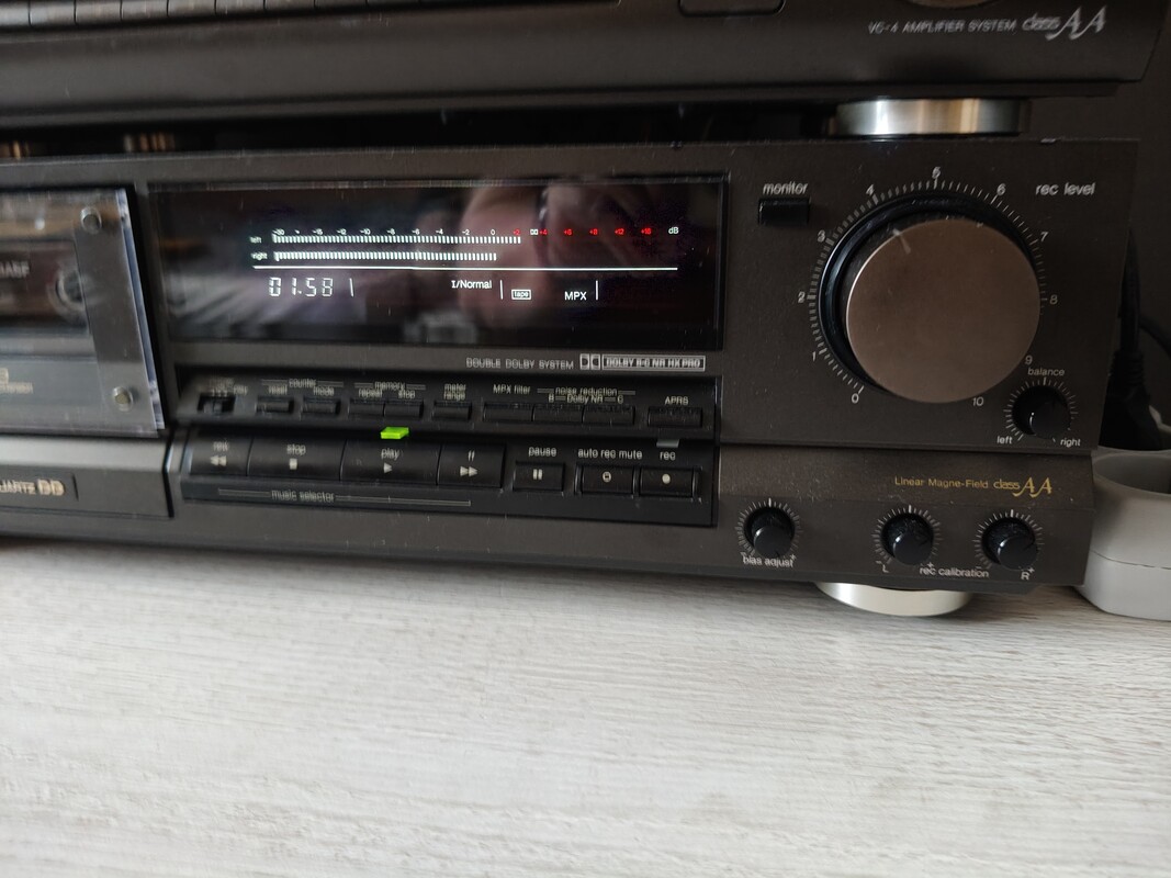 Elbląg Sprzedam dwa deci i CD Technicsa w bardzo dobrym stanie, CD posiada pilot. Wiecej informacji telefonicznie