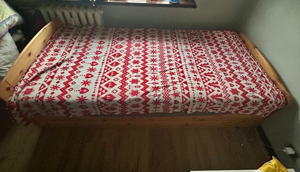 Elbląg Sprzedam dwa używane łóżka sosnowe, 90x200 cm meble są stabilne i w pełni sprawne, były użytkowane z dbałością