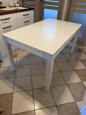 Elbląg Sprzedam stół kuchenny. Wymiary 140x84 cm. W zestawie dwie wkładki 40x84 cm. Po rozłożeniu 220x84 cm. Stan