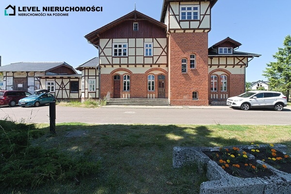Elbląg LEVEL NIERUCHOMOŚCI  Dawny dworzec w Tolkmickuul. Morska  NIERUCHOMOŚCI NA POZIOMIE  
