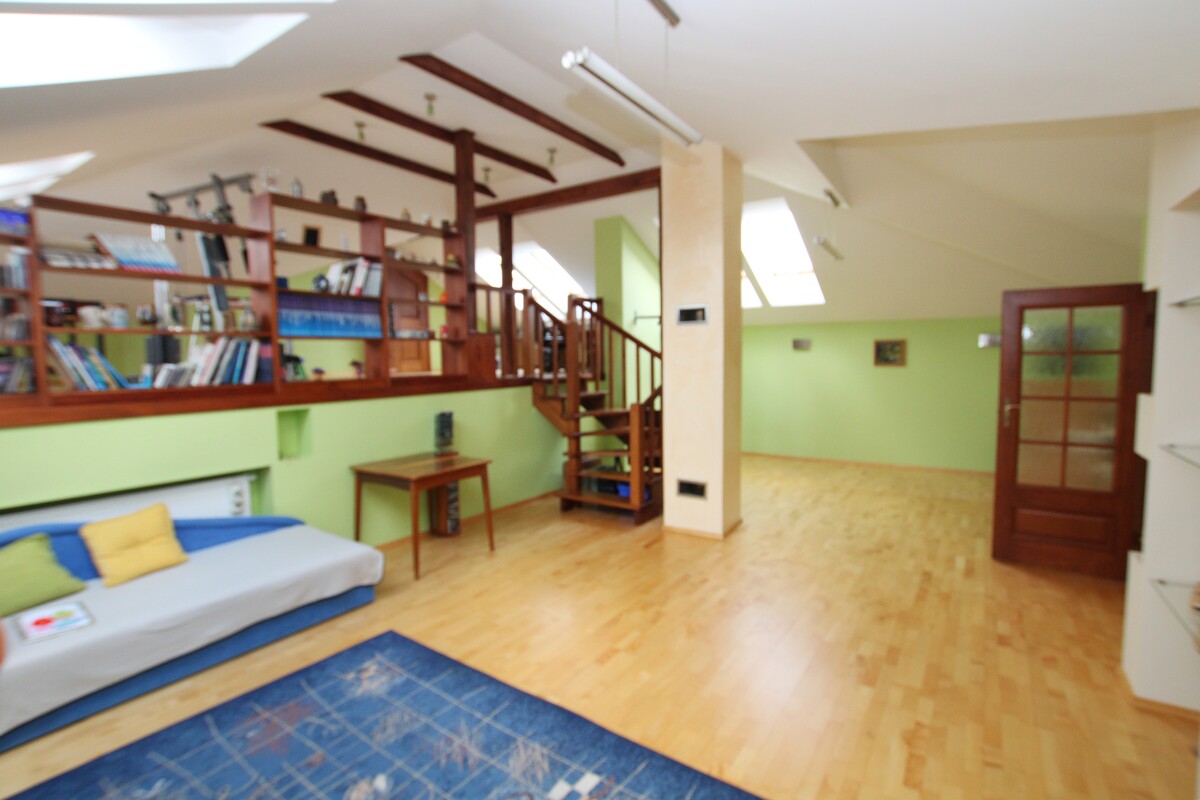 Elbląg NIERUCHOMOŚCI ANNA KRASZEWSKA Inwestycja w komfort i jakość: solidny wolnostojący dom z dużym garażem