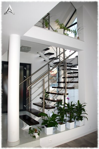 Elbląg SCHODY WEWNĘTRZNE - ZEWNĘTRZNE Firma ARTEMON jest znanym na rynku lokalnym producentem