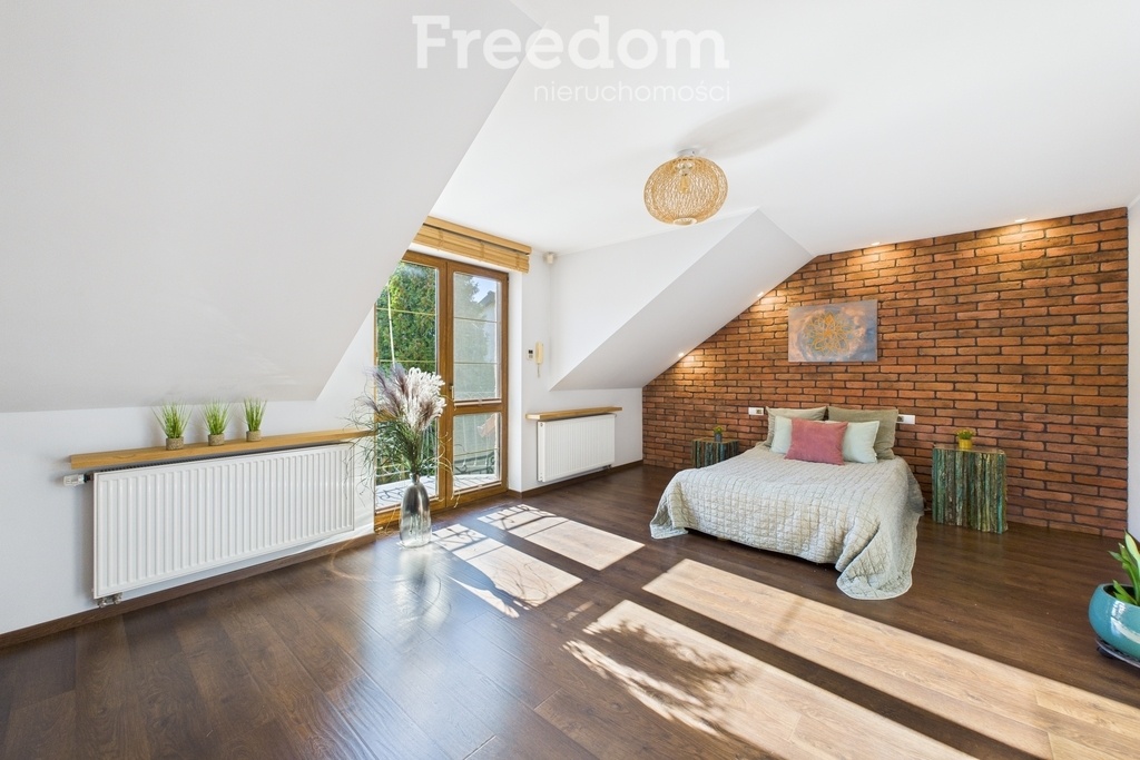 Elbląg FREEDOM NIERUCHOMOŚCISprzedam dom - Elbląg, Skierniewicka. Marzysz o życiu w spokojnej okolicy, ale z