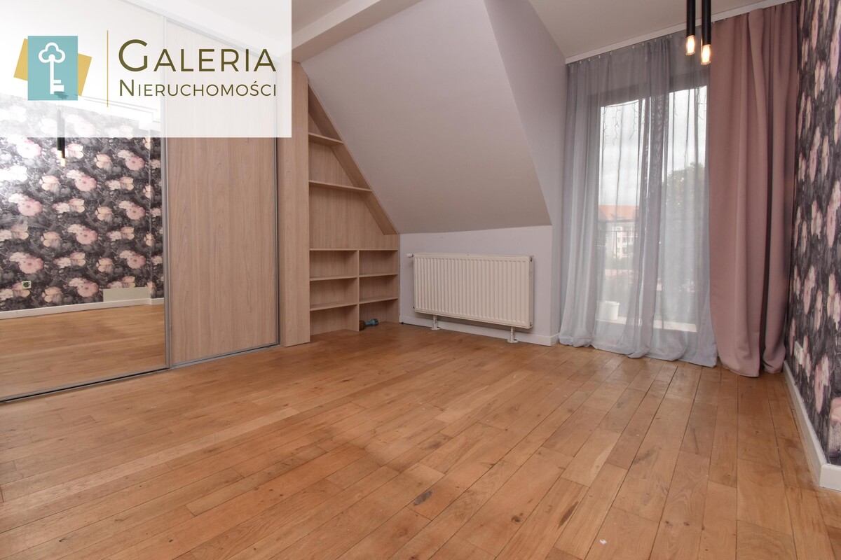 Elbląg GALERIA NIERUCHOMOŚCIZ pasji i miłości do nieruchomościNa sprzedaż: Dwupoziomowe mieszkanie z balkonem i