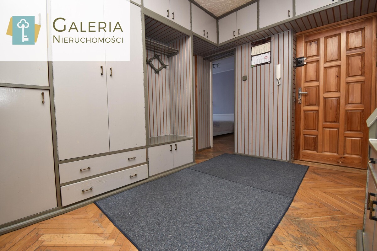 Elbląg GALERIA NIERUCHOMOŚCIZ pasji i miłości do nieruchomościNa sprzedaż: Trzy pokoje, balkon, świetna lokalizacja w