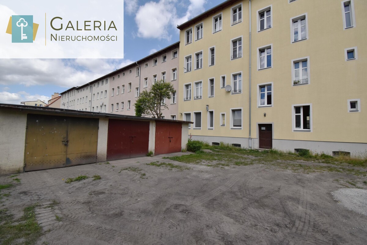 Elbląg GALERIA NIERUCHOMOŚCIZ pasji i miłości do nieruchomościNa sprzedaż: Przestronne mieszkanie, I piętro, garażul.