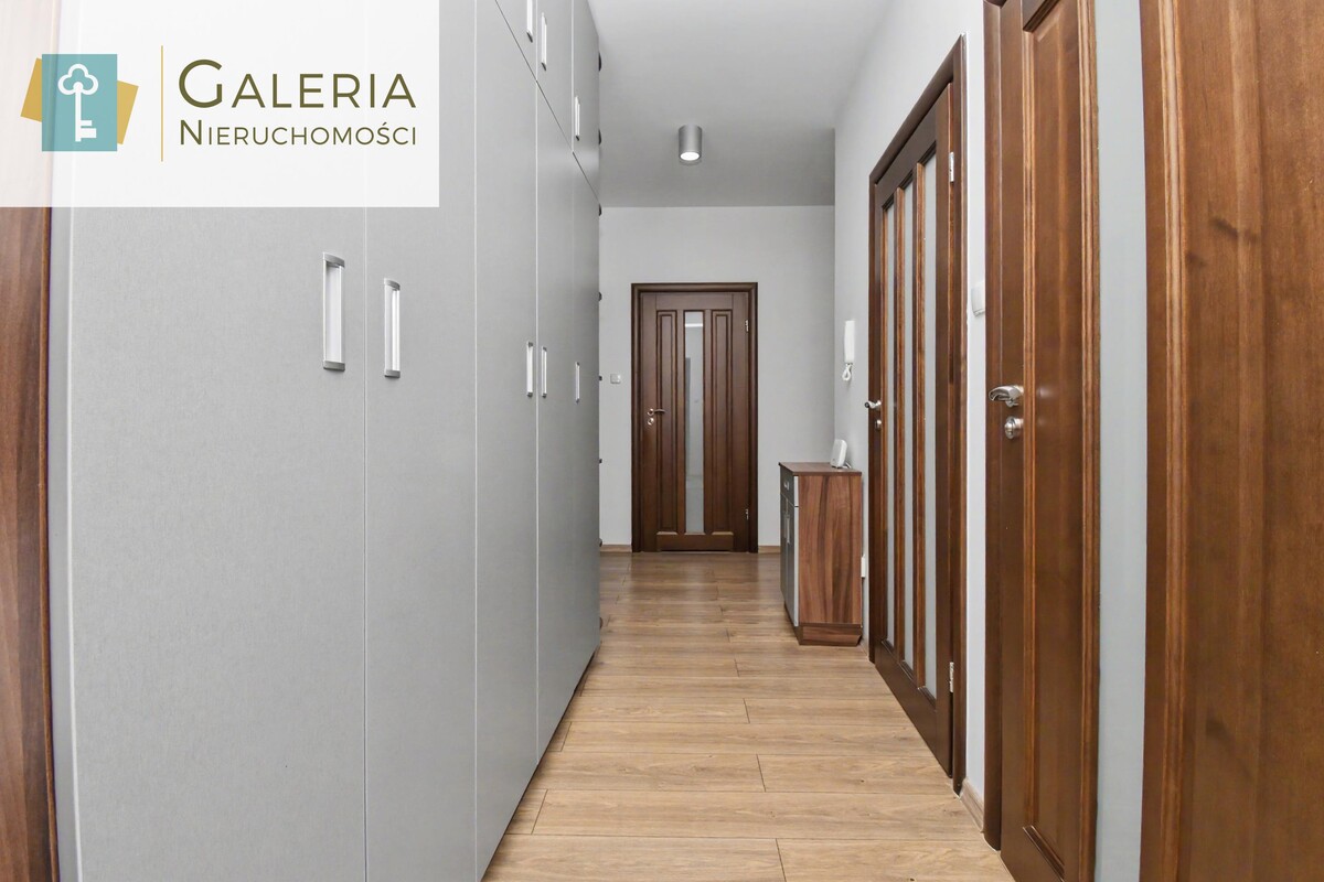 Elbląg GALERIA NIERUCHOMOŚCIZ pasji i miłości do nieruchomościNa sprzedaż: Przestronne trzy pokoje, winda, Stare