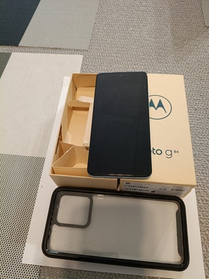 Elbląg SPRZEDAM URZYWANY TELEFON Motorola moto g84 5G z 12 GB pamięci i 256GB pamięci wewnętrznej