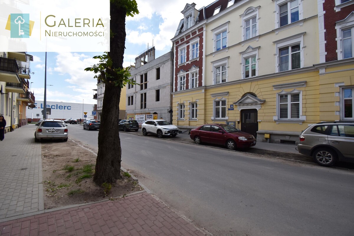 Elbląg GALERIA NIERUCHOMOŚCIZ pasji i miłości do nieruchomościNa sprzedaż: Przestronne mieszkanie, I piętro, garażul.
