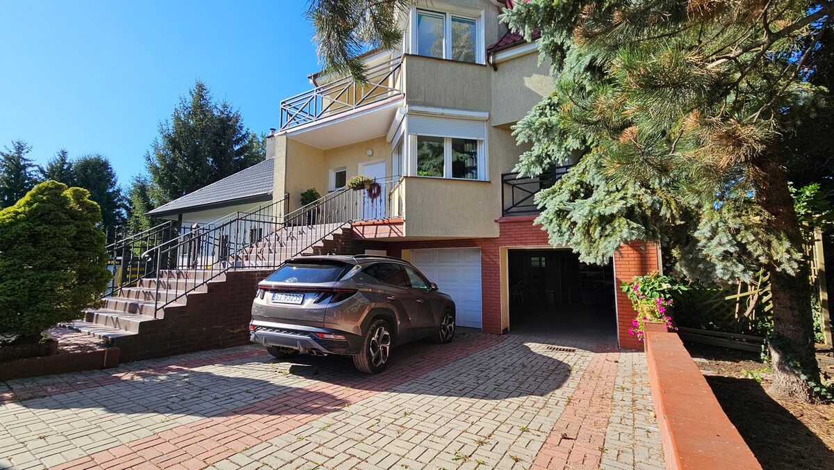 Elbląg BIURO NIERUCHOMOŚCISZULC& SZULCPowierzchnia domu: 320 m2Powierzchnia działki: 472 m2Dom w Elblągu przy ul.