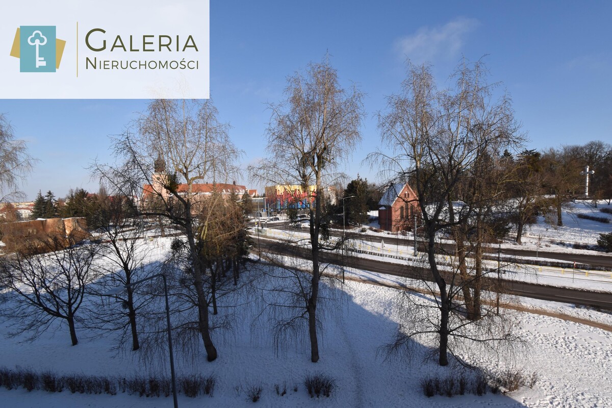 Elbląg GALERIA NIERUCHOMOŚCIZ pasji i miłości do nieruchomościNa sprzedaż: Trzy pokoje, balkon, świetna