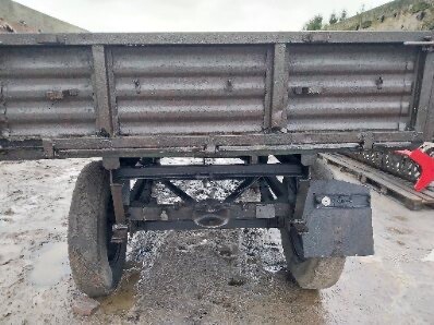 Elbląg Sprzedam:
1) talerzówka Kverneland 380 szer. , robocza, cena 2600 zł;
2) wał daszkowy szer 3m, średnica 60cm,