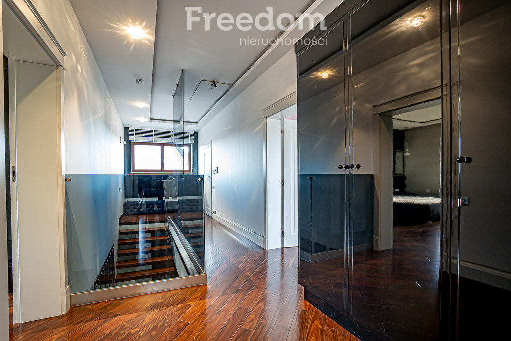 Elbląg FREEDOM NIERUCHOMOŚCISprzedam dom - Elbląg, Pińska. Jeden z nielicznych takich domów w Elblągu. Nowoczesna