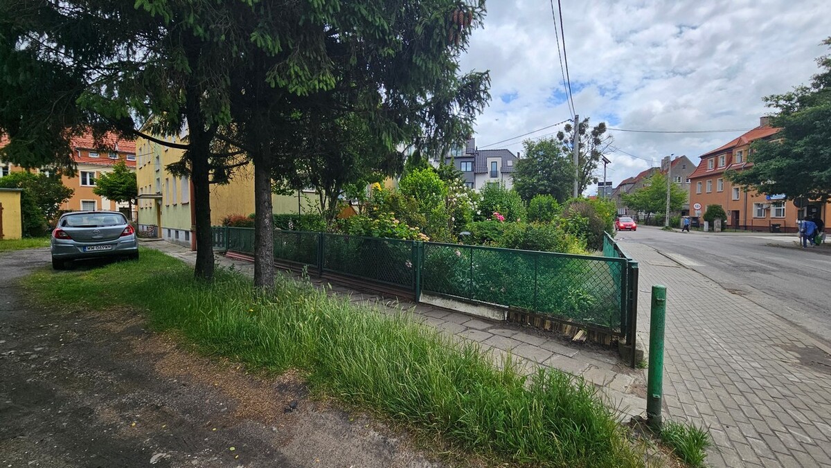 Elbląg BIURO NIERUCHOMOŚCISZULC& SZULCMieszkanie 3 pokoje - Braniewo, ul. Armii KrajowejPowierzchnia mieszkania: