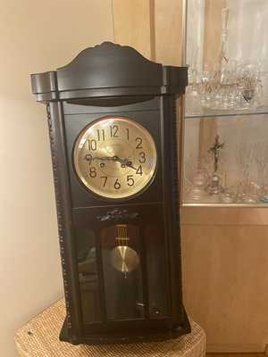 Elbląg Oddam stary zegar wahadłowy na sciane - czarny - chinska podrobka dosc fajna. Kto pierwszy ten lepszy. Zegar