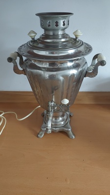 Elbląg Piękny duzy  samowar. Z 1977 roku, a działa w pełni. Wspaniałe prezentuje się także jako ozdoba.