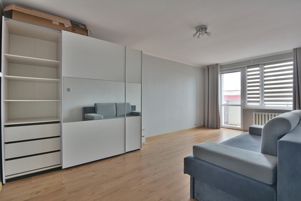 Elbląg WGN Nieruchomości – Oddział Elbląg prezentuje na sprzedaż kawalerkę przy ulicy Piechoty 13,3 piętro,