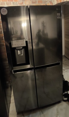 Elbląg Sprzedam lodówkę side by side LG z podajnikiem wody i lodu. Lodówka ma ok. 5 lat, jest w pełni sprawna. Odbiór
