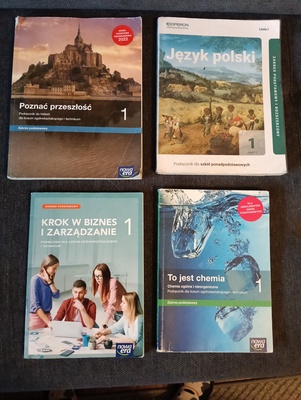 Elbląg Mam do sprzedania podręczniki i czyste karty pracy dla kl 1 i 2 liceum i technikum. każda sztuka 20 zl