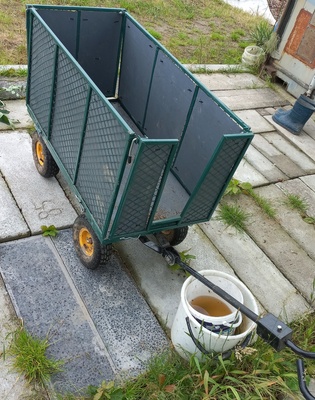 Elbląg SPRZEDAM wózek ogrodowy/wędkarski sprawny. Wymiary skrzyni 50x50x105.W rozliczeniu mogę przyjąć taczka lub