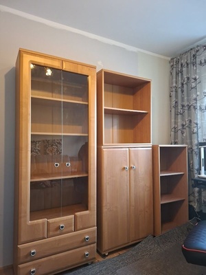 Elbląg Oddam za darmo, Meble do pokoju: oszklona  witryna, szafka z półkami i nadstawki. 
Melble oczywiście są używane