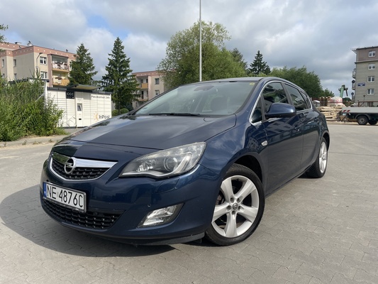 Elbląg Sprzedam 
Opel Astra J 2011 rok 1.6 benzyna Stan BDB