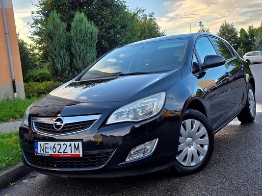 Elbląg Opel astra 1.4 benzynkaGrzana kierownica/fotele czujniki parkowania KlimatyzacjaNowa Polisa OC i Badanie