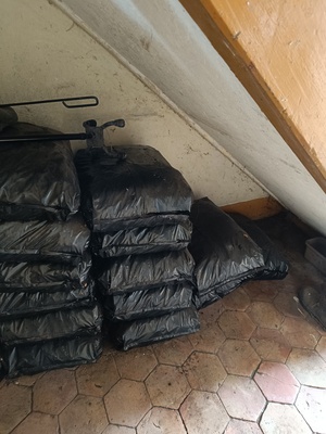 Elbląg Sprzedam 20 worków węgla orzech (pozostałość po likwidacji pieca). Odbiór we własnym zakresie. Cena za worek 25