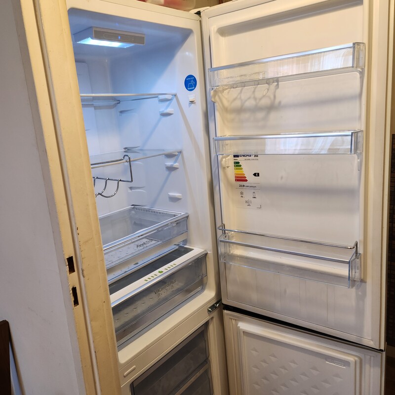 Elbląg Lodówka z zamrażarką Amica FK299.2FTZ(E) No Frost 180cm. Jak nowa, na gwarancji. Używana 8 miesięcy. 1200zl do