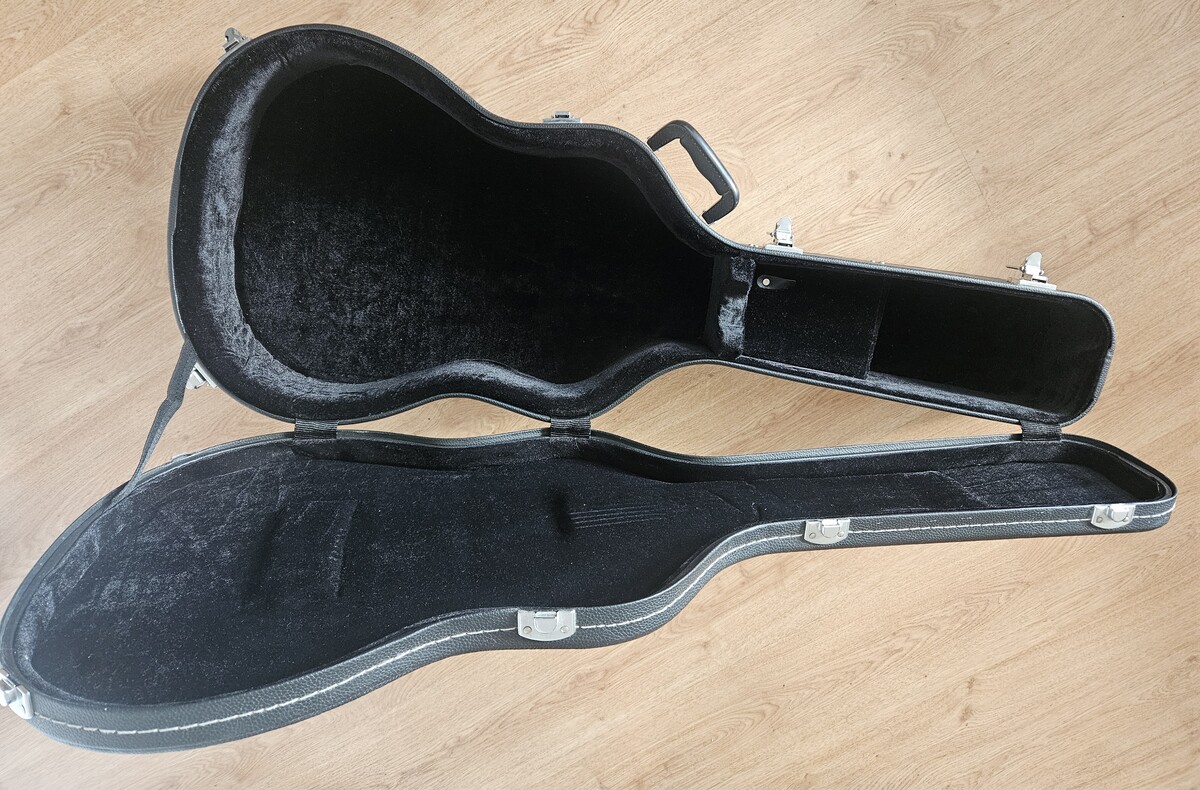 Elbląg Sprzedam drewniany futerał na gitarę akustyczną RockCase by Warwick z kluczem. Stan idealny