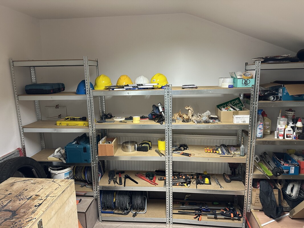 Elbląg Sprzedam solidne regały do piwnicy, magazynu, garażu…
74,5x34,5x180 cm 2 szt
89x40x172 cm. 4szt
Stan