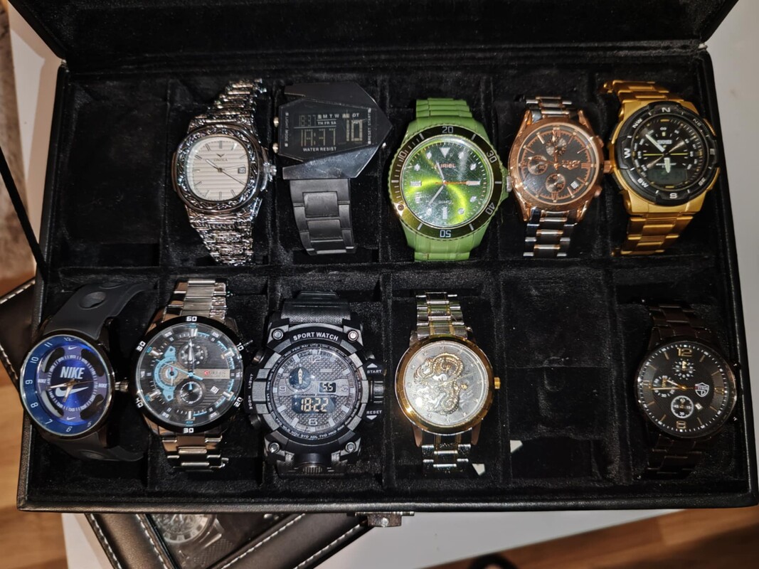 Elbląg Zegarek w różnych kolorach wzorach i markach. .Używane nie wszystkie, ale w dobrym stanie. Pasuje zarówno dla