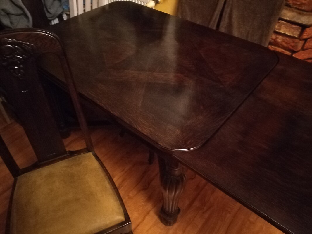 Elbląg Sprzedam stary stół. Wymiary 120x90,rozkładany. Odbiór tylko osobisty.. Stan bardzo dobry.