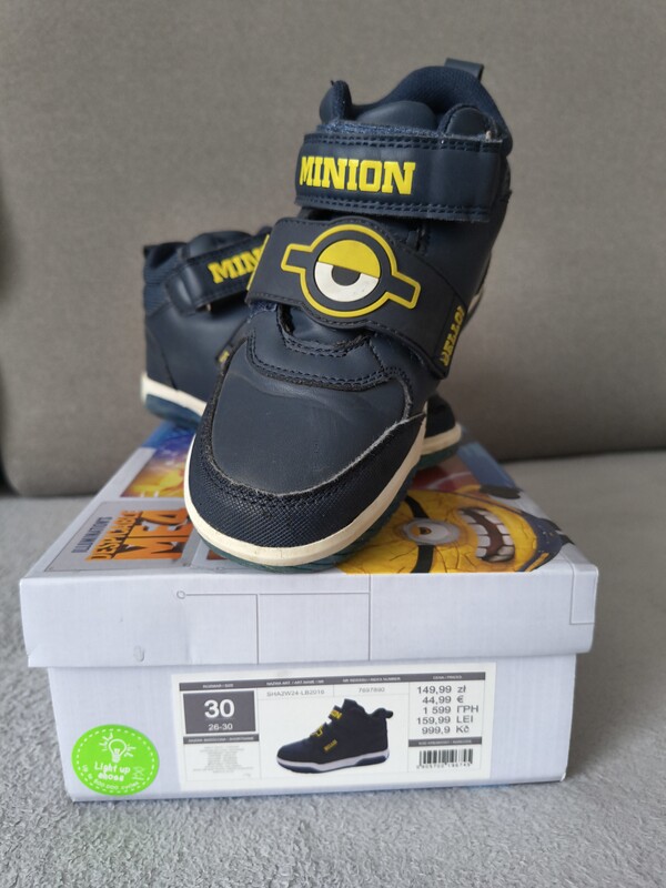 Elbląg Sprzedam używane buty sportowe Cool Club Minionkii w rozmiarze 30,długość wkładki wewnątrz 19 cm. Buty są w