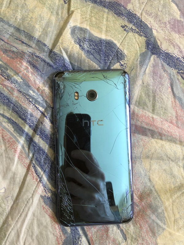 Elbląg Sprzedam uszkodzony telefon htc 2pzc100 u 3h. Telefon nie włącza się, nie doskonałości widoczne na zdjęciach.
