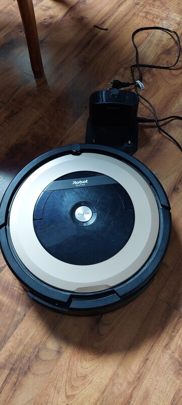 Elbląg Sprzedam  robot sprzątający, irobot Roomba 
mało używany  plus części  zamienne