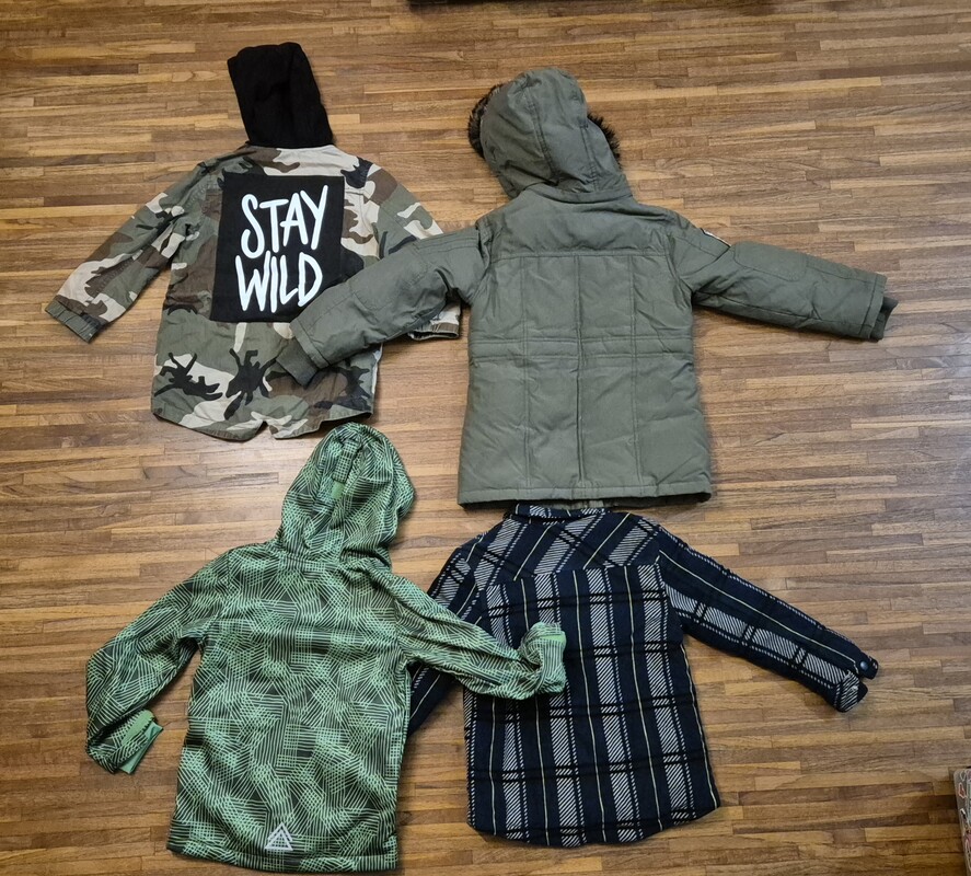 Elbląg Kurtki dla chłopca 4 sztuki: - kurtka softshell rozmiar 110/116 firmy Lupilu - bluza na grubym polarze rozmiar
