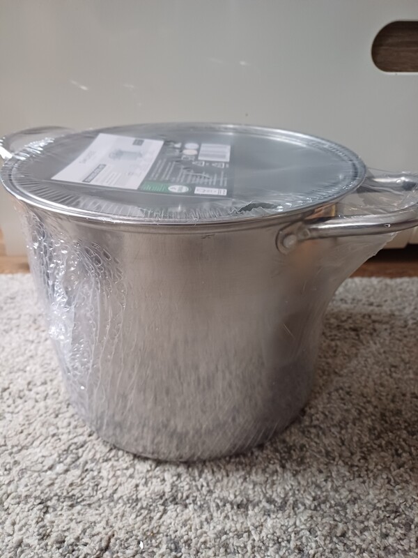 Elbląg NOWY zafoliowany wysoki garnek że stali nierdzewnej z pokrywką średnica 24 cm wysokość 18 cm, 6.5 l