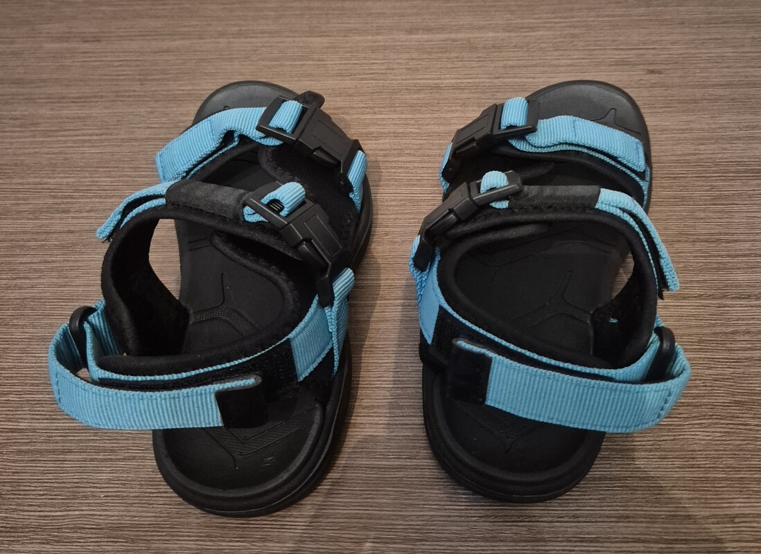 Elbląg Nowe sandały rozmiar 29 firmy Reserved. 
Długość wkładki 18-19 cm.