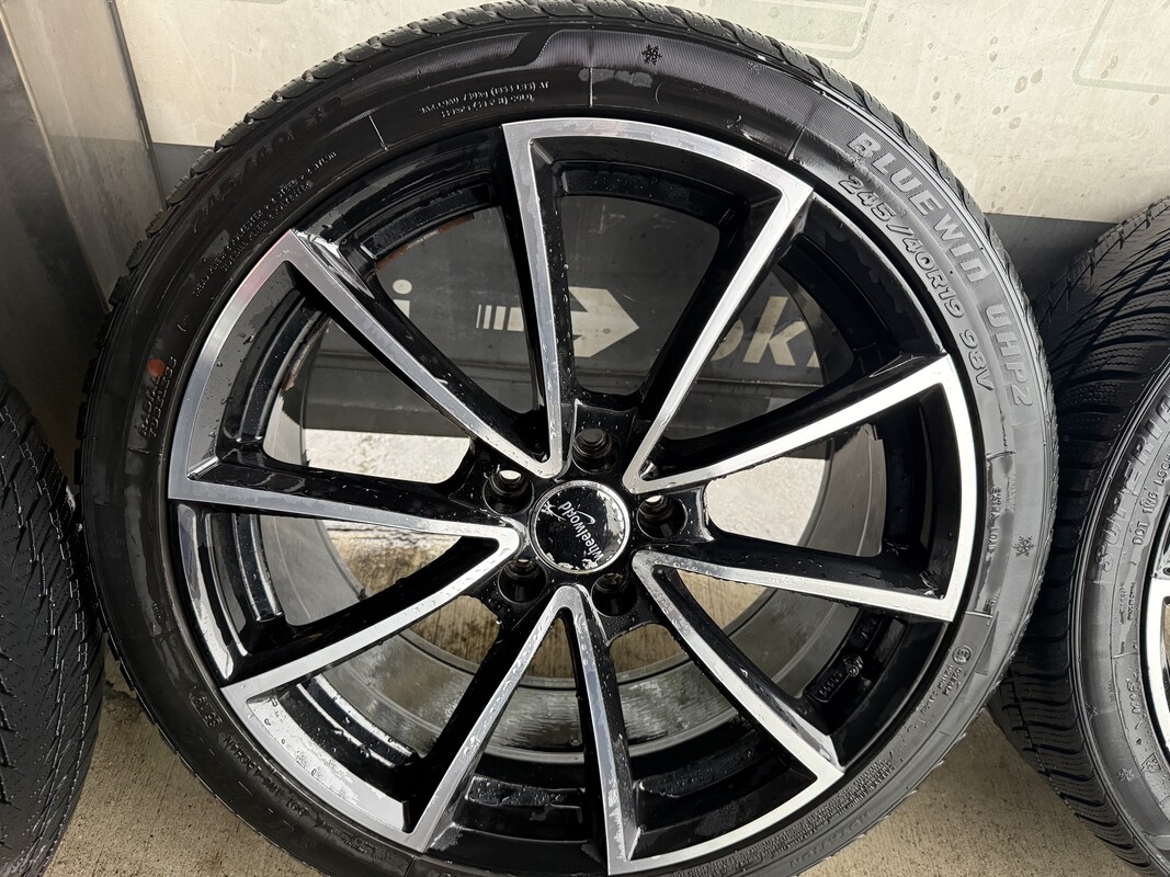Elbląg Sprzedam Alufelgi z oponami zimowymi 245/40/R19.Rozstaw 5x112.Felgi w dobrym stanie 2 posiadają lekkie ślady