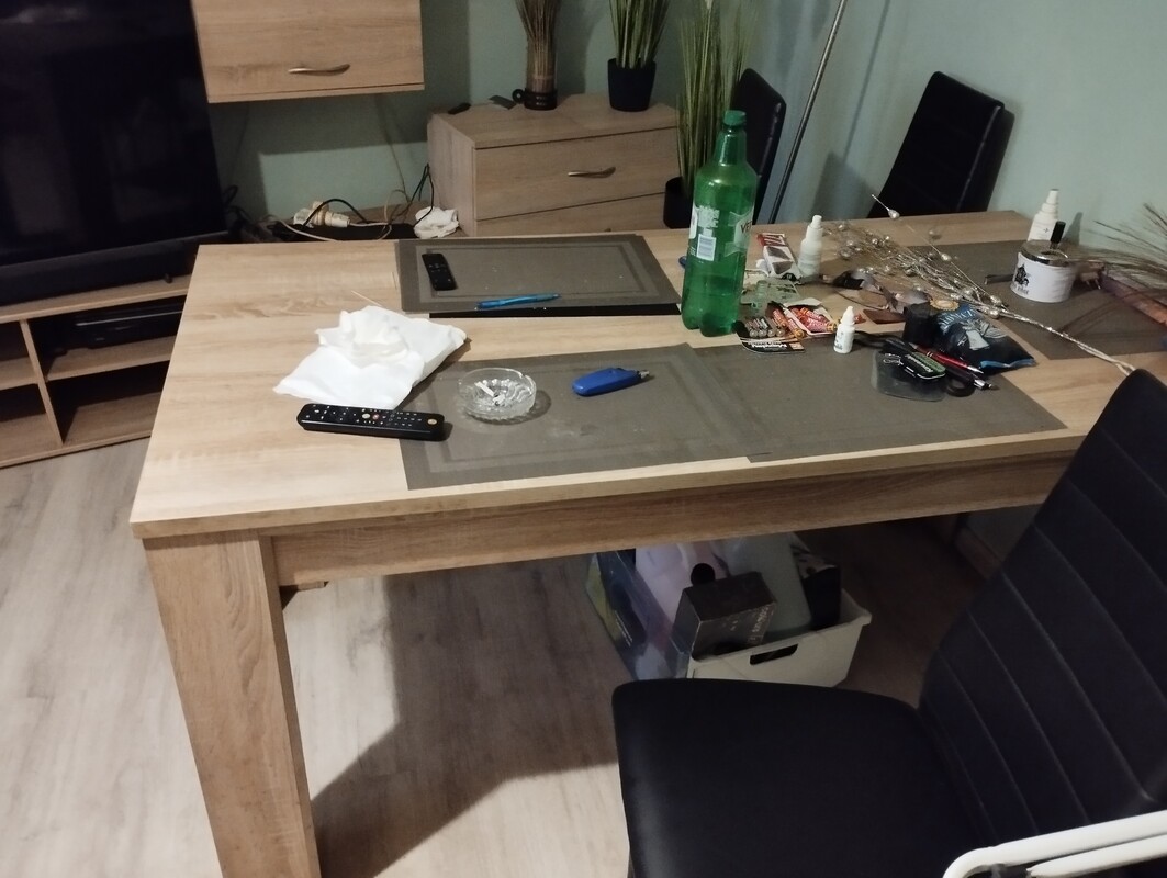 Elbląg Sprzedam meble kuchenne możliwość razem z zabudowaną lodówką oraz meble pokojowe wraz ze stołem i krzesłami. A