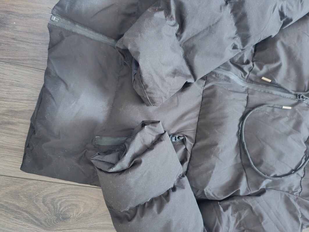 Elbląg Sprzedam czarną kurtkę zimową damska. Stan bardzo dobry. Rozmiar z metki L polecam na M.
Długość 64cm
Od pachy