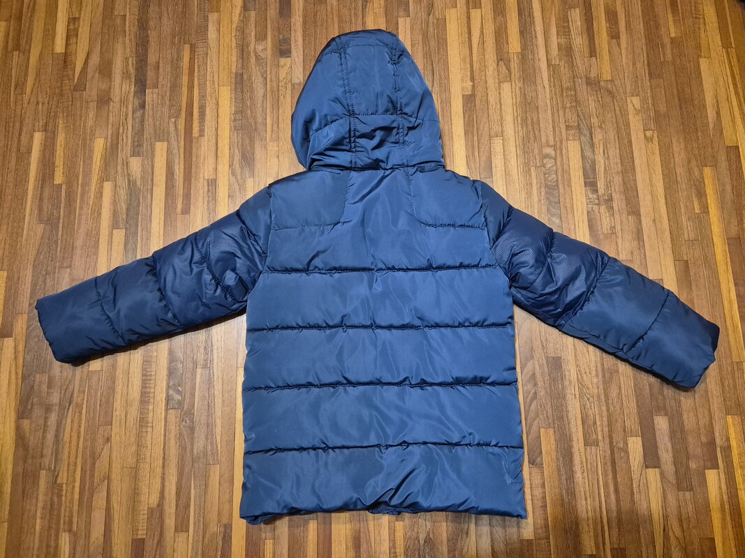 Elbląg Kurtka zimowa z kapturem dla chłopca w rozmiarze 116.
Kolor granatowy, zakupiona w sklepie C& A.
Po jednym