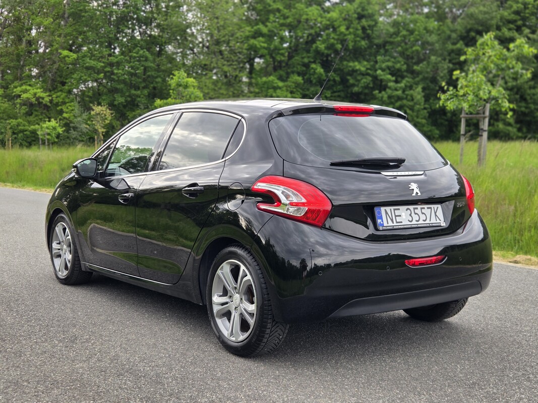 Elbląg Oferuję do sprzedaży zadbany egzemplarz Peugeot 208 w wersji Allure z chwalonym silnikiem benzynowym 1.4 VTI 95