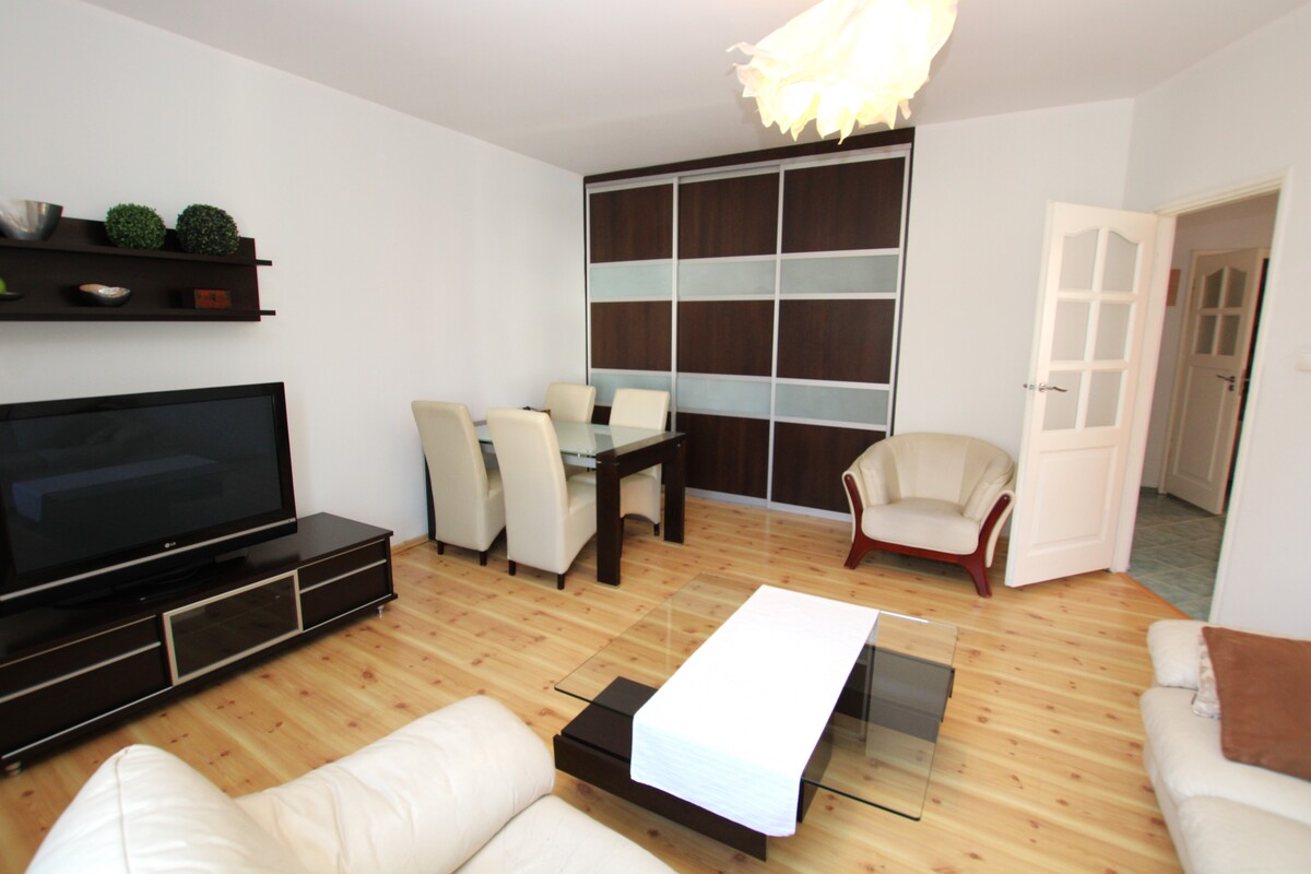 Elbląg NIERUCHOMOŚCI ANNA KRASZEWSKA Mieszkanie 3-pokojowe na Starym Mieście, ok.65 metrów ul. Stary