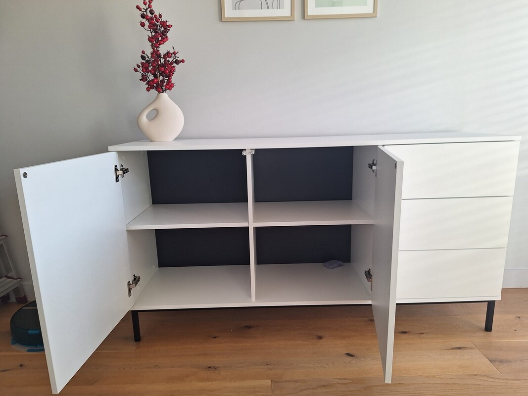 Elbląg Sprzedam komodę, długość 150cm, głębokość 40 cm, wysokość 80cm.